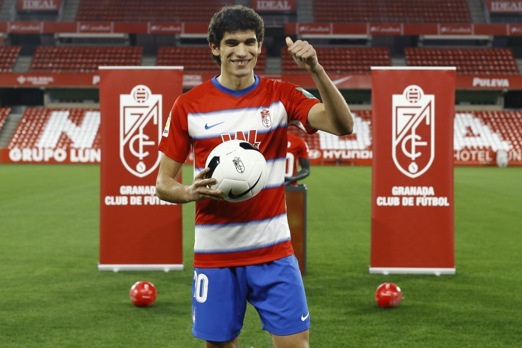 Jesús Vallejo (23 años, contrato hasta 2022). Dejó el Wolves tras muchas críticas y en Granada se estaba reencontrando, pero su vuelta depende de que un central deje el equipo.