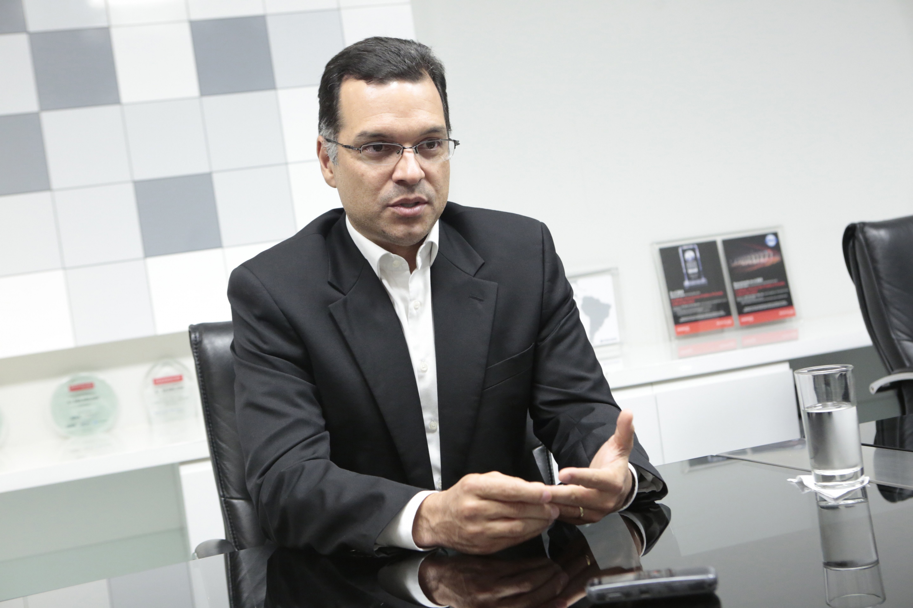 “Habrá más colaboradores, pero ese es un tema que se trata por la vía judicial”