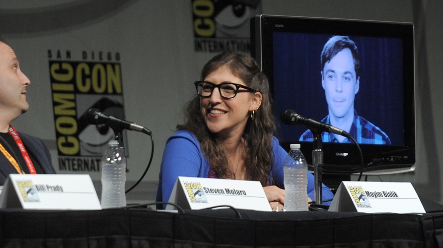 Instagram: Mayim Bialik revela que su novio la dejó antes de Navidad