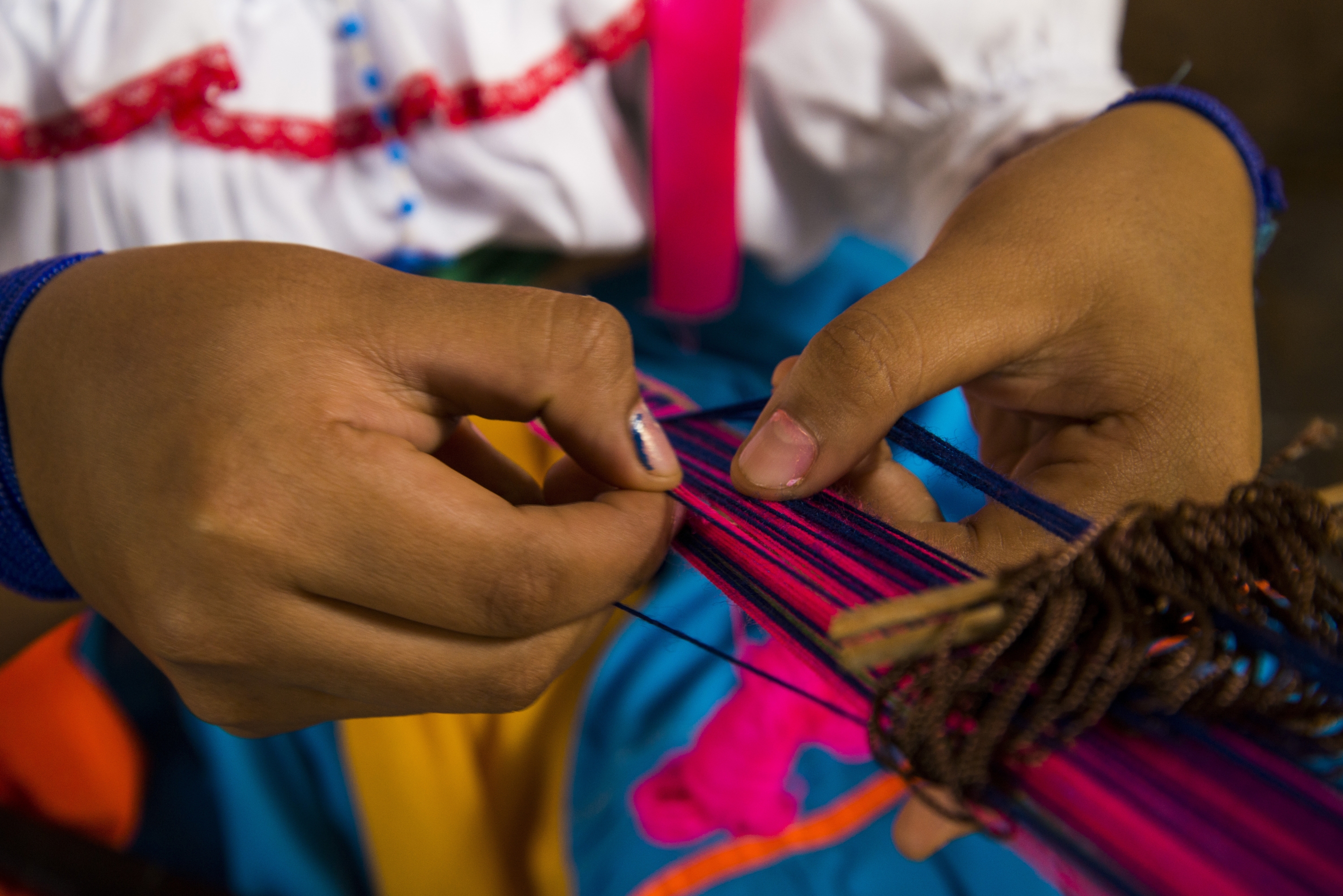 Las artesanas son hábiles con los telares y realizan maravillosos tejidos. (Foto: PromPerú)
