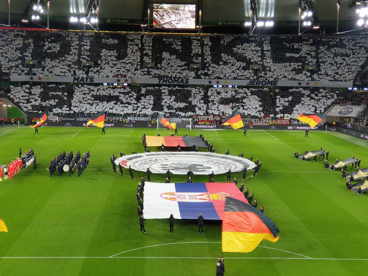 Los mosaicos dedicados a Hummels, Muller y Boateng.