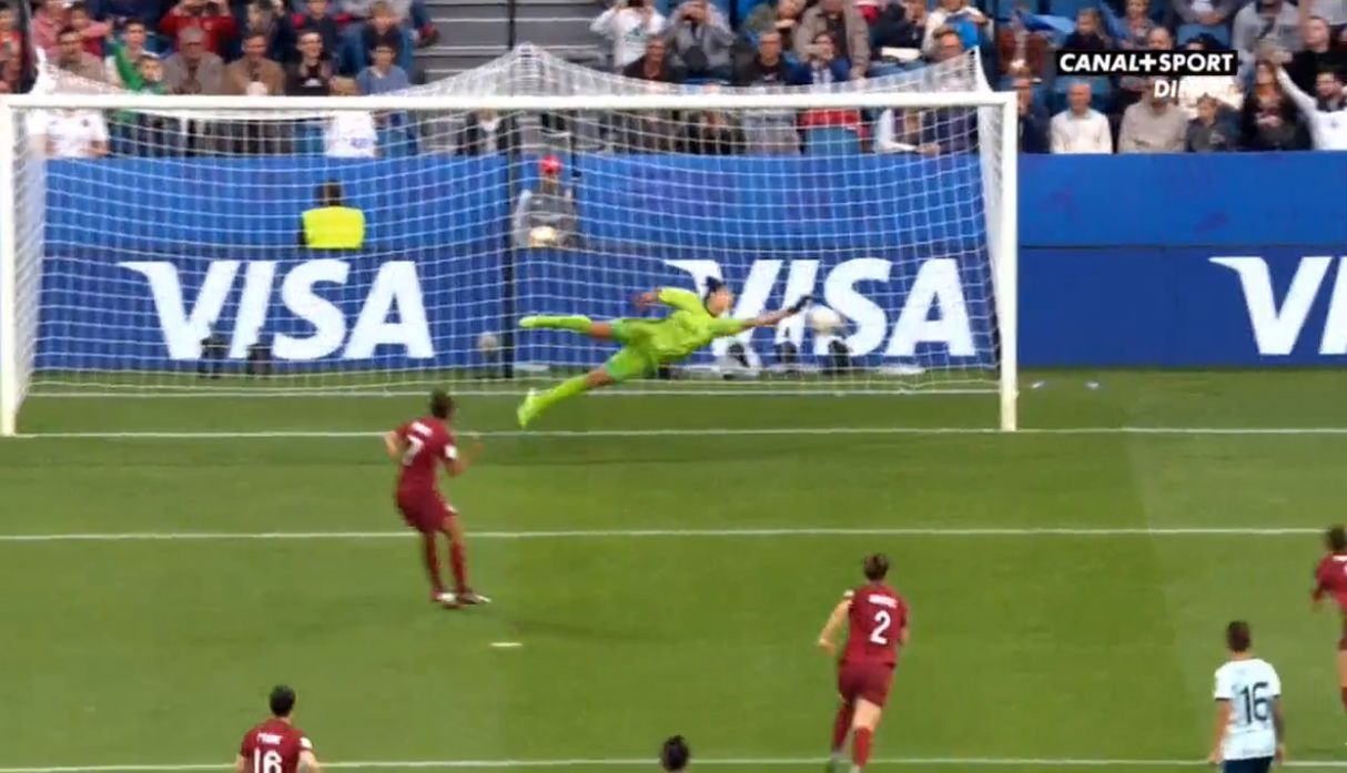 Argentina vs. Inglaterra: el atajadón de Vanina Correa que evitó el 1-0 de penal | VIDEO