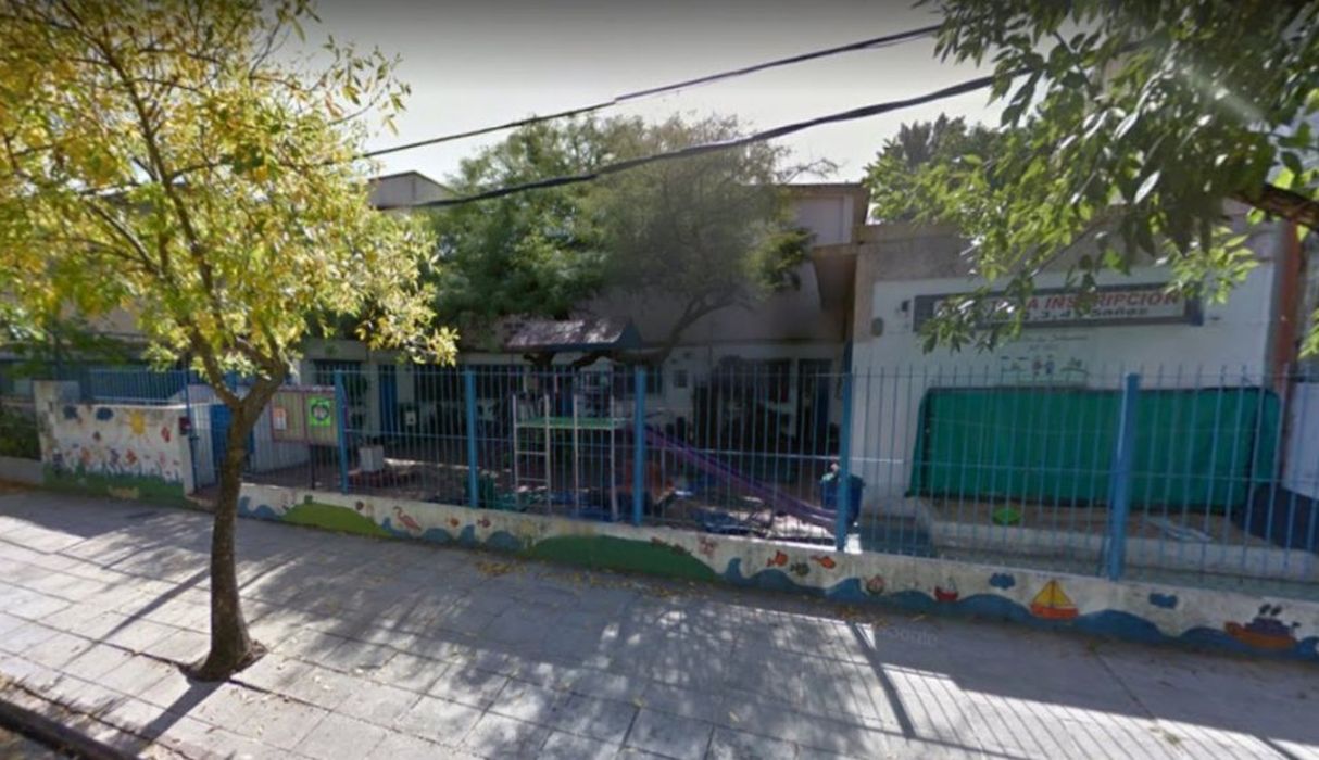Fue al colegio a denunciar que golpearon a su hija y termina arrancándole el cuero cabelludo a la directora