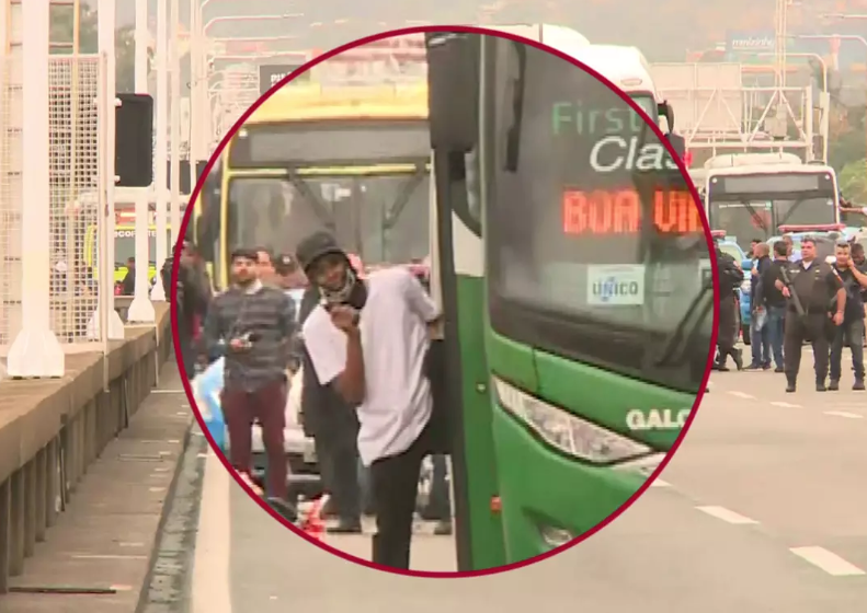 Río de Janeiro: Hombre armado secuestra un autobús con pasajeros y amenaza con explotarlo (Globo.com)