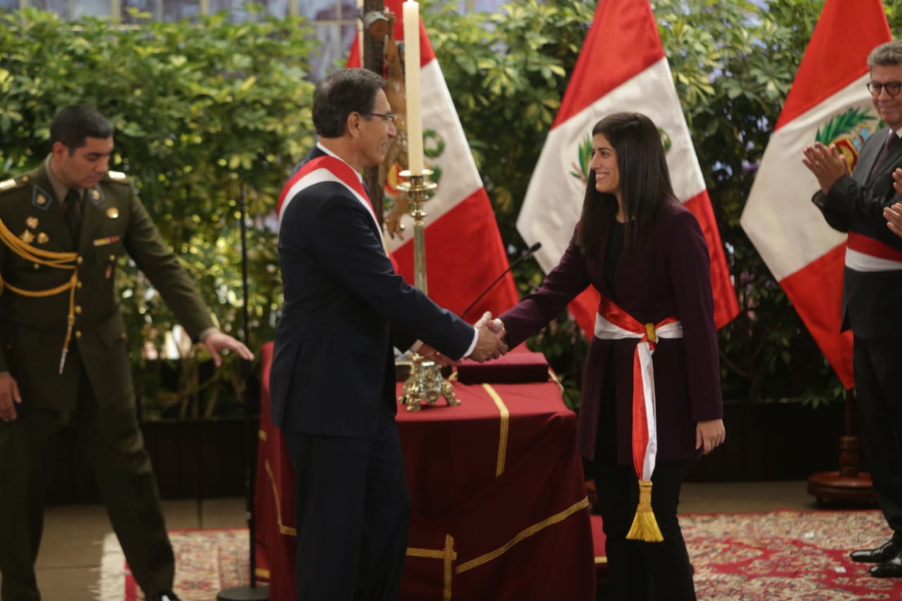 Presidente Martín Vizcarra tomó juramentación de María Antonieta Alva Luperdi en la cartera de Economía. (Foto: El Comercio / Alonso Chero)