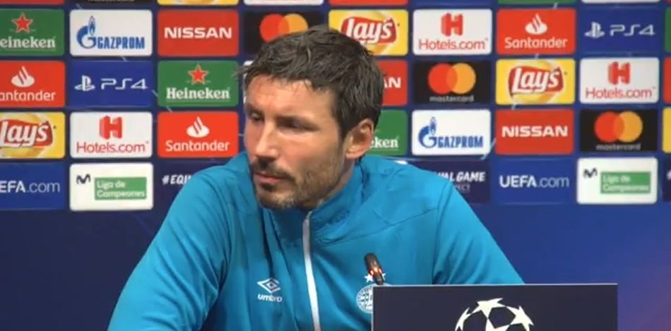 ¿Es en serio? La respuesta de Van Bommel tras ser consultado por el problema con Iniesta en Sudáfrica 2010