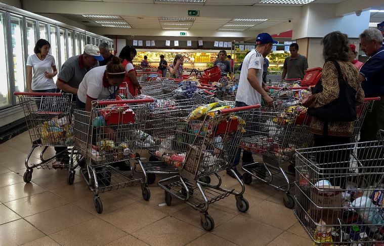 Comerciantes venezolanos: desabastecimiento aumentará ante baja de precios
