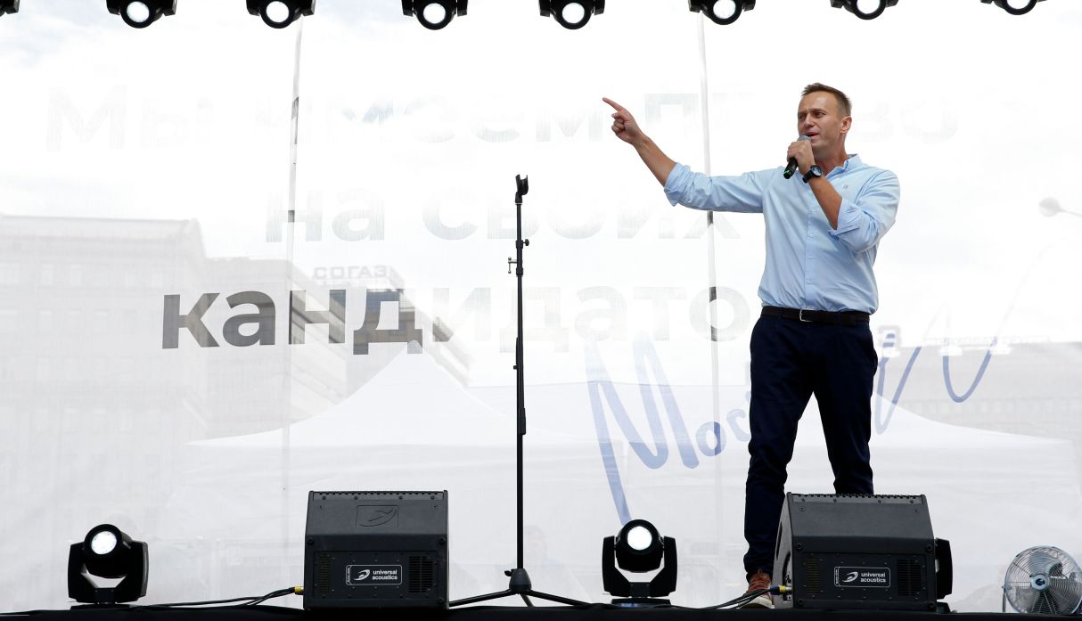 El líder de la oposición rusa, Alexei Navalny, se dirige a los manifestantes durante un mitin para apoyar a la oposición y los candidatos independientes. (Foto: AFP)