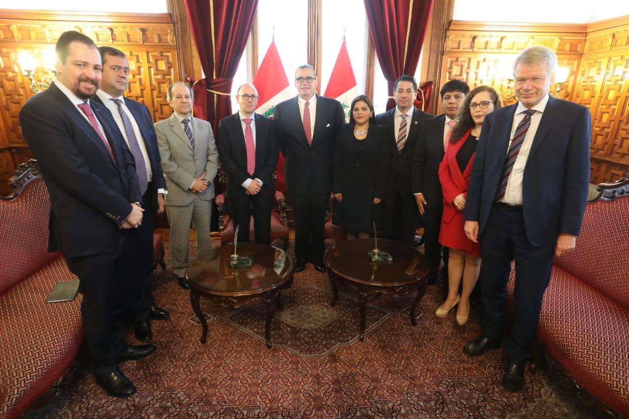 Pedro Olaechea y Rosa Bartra se reunieron con delegados de Comisión de Venecia