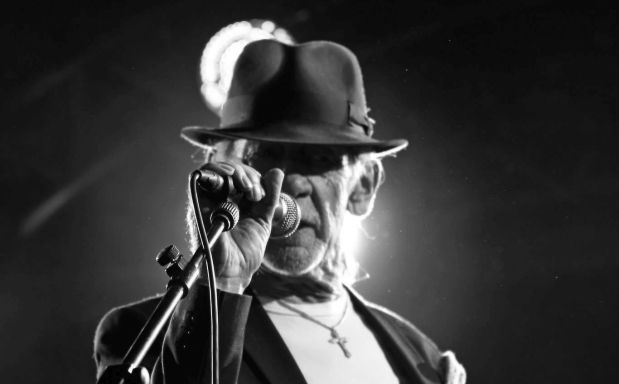 Ex vocalista de Santana se suma al concierto “Icons of Classic Rock”