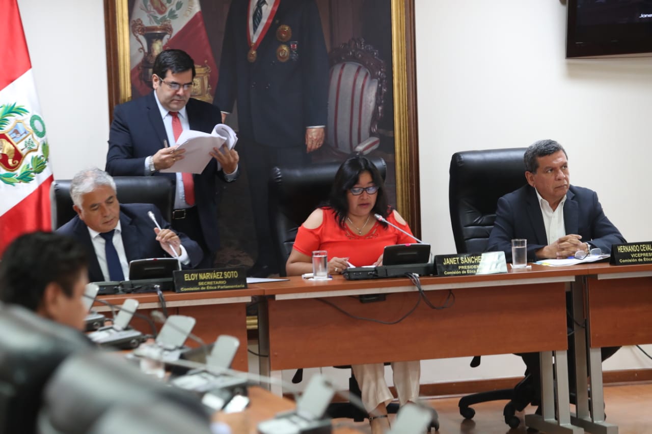 Comisión de Ética abre indagación a Héctor Becerril por presuntos sobornos