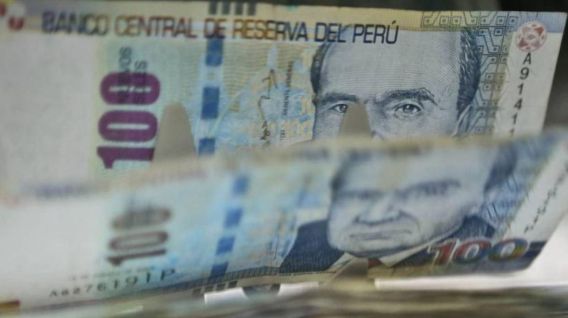 A diferencia del sector público que recibe un aguinaldo de 300 soles, los del sector privado percibirán un sueldo íntegro más 9% de una bonificación. (Foto: Andina)