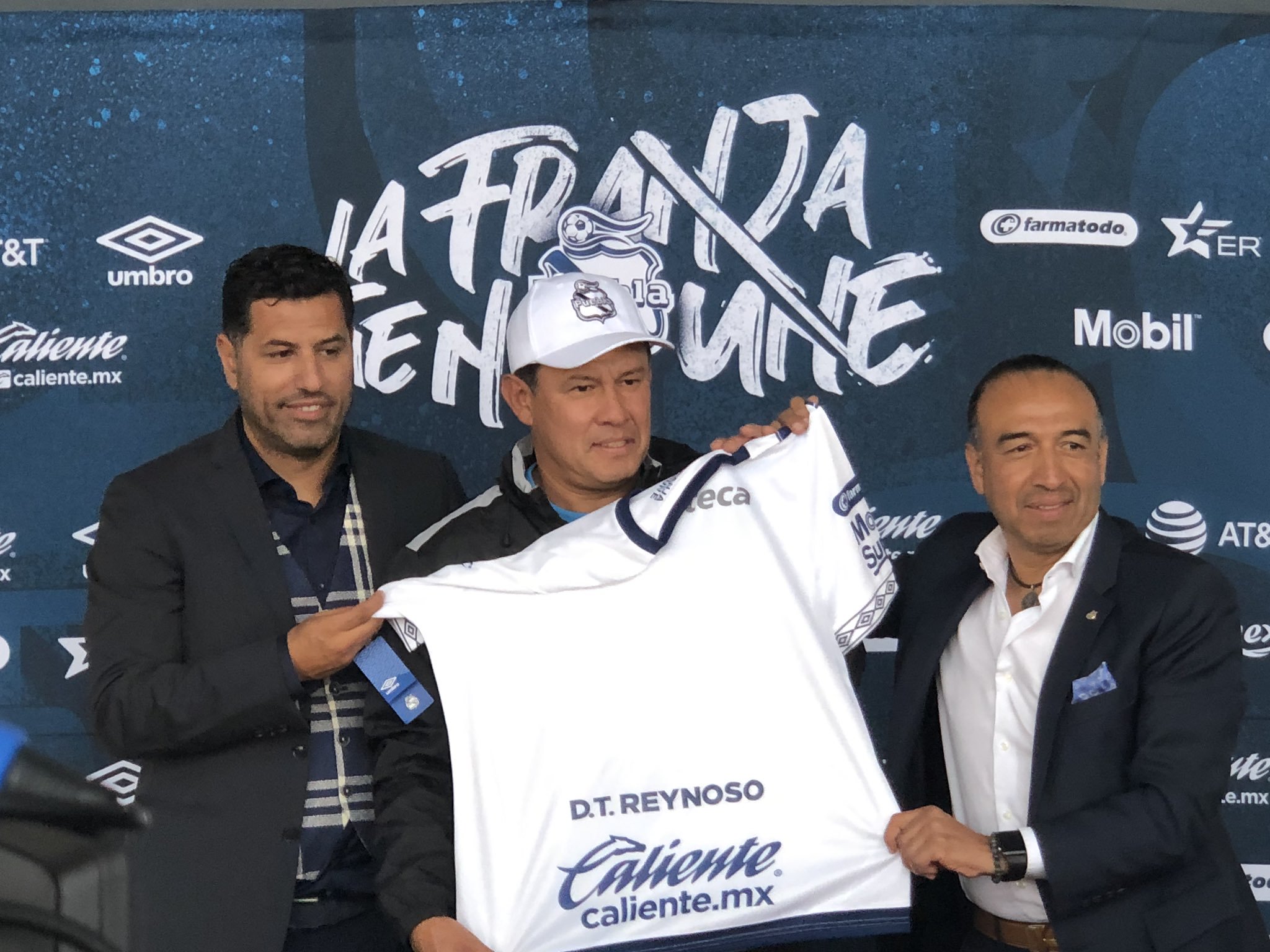 Juan Reynoso, presentado ante la prensa mexicana como nuevo técnico del Puebla