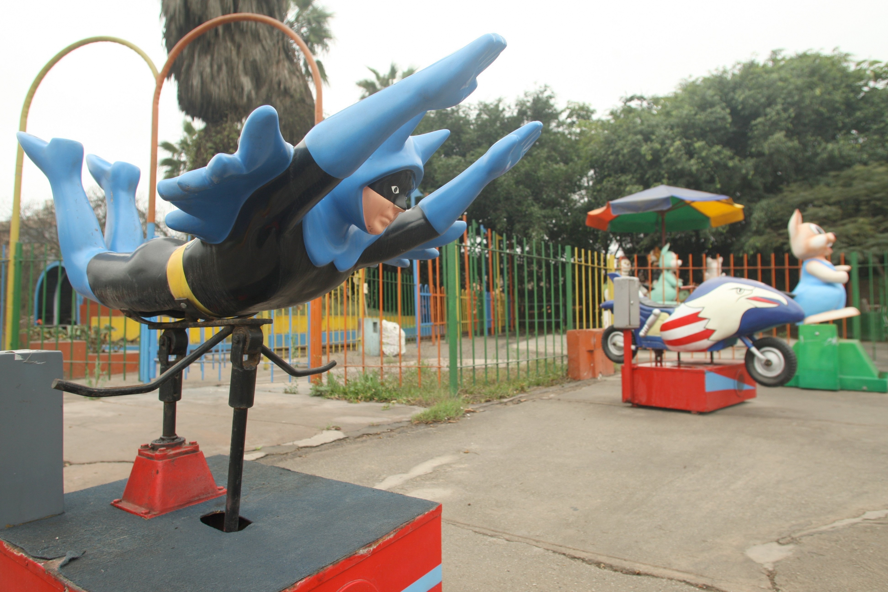 Al momento de su demolición en 2008, los juegos mecánicos permanecían intactos. (Foto: GEC)