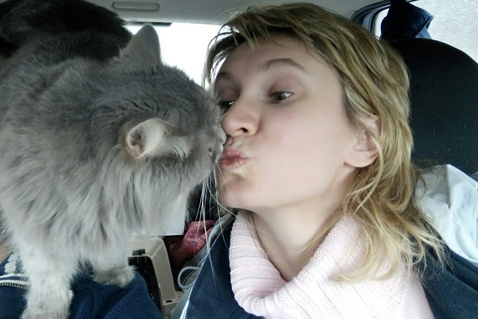 Anna y Priánik, su salvador. (Foto cortesía de www.spb.kp.ru)