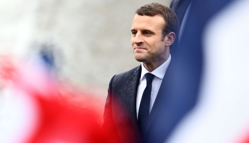 Macron convoca a debate nacional para buscar salida a crisis de los "chalecos amarillos"