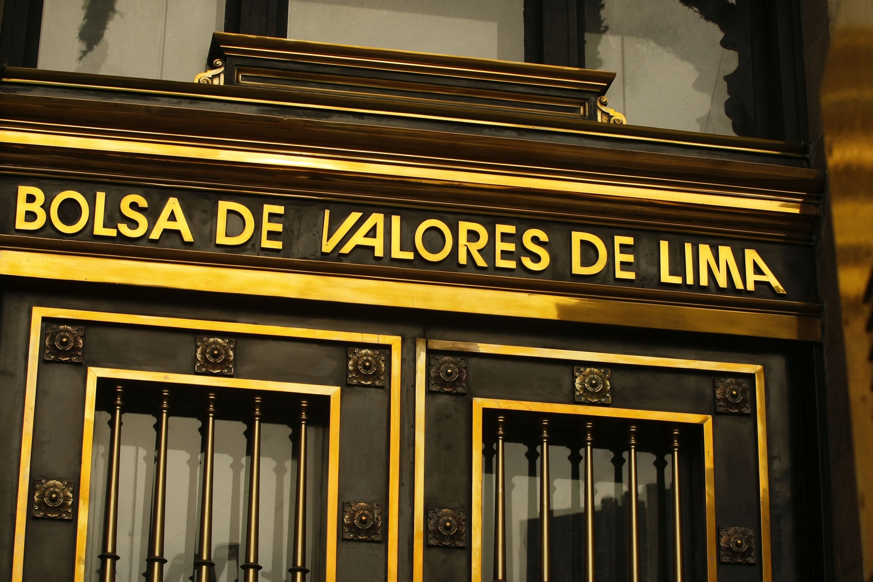 BVL anota ganancias en la jornada impulsada por avance del sector minero