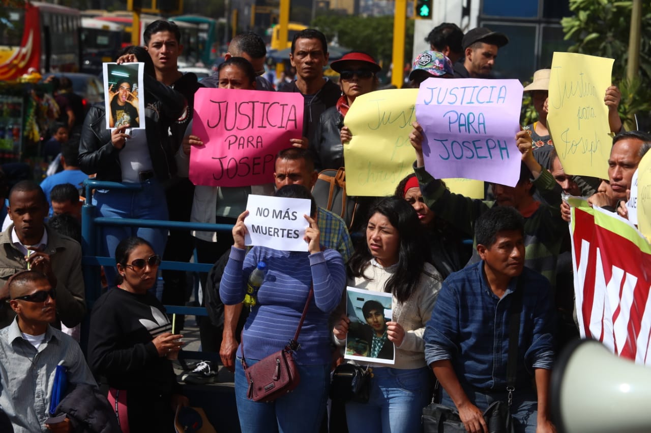 Protesta en los exteriores. (Alessandro Currarino/GEC)