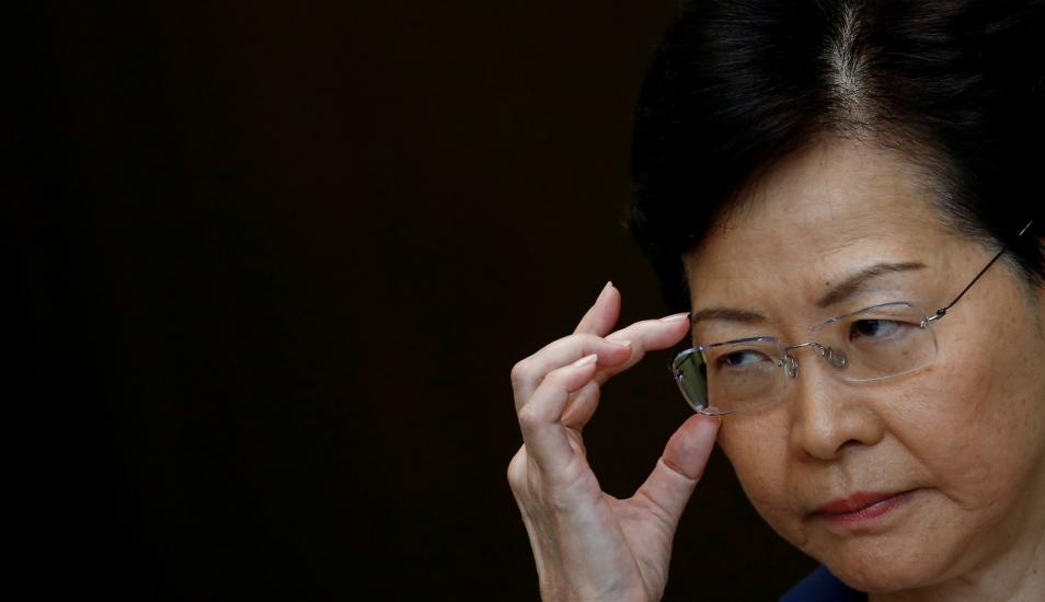 Jefa de gobierno de Hong Kong niega que vaya a renunciar