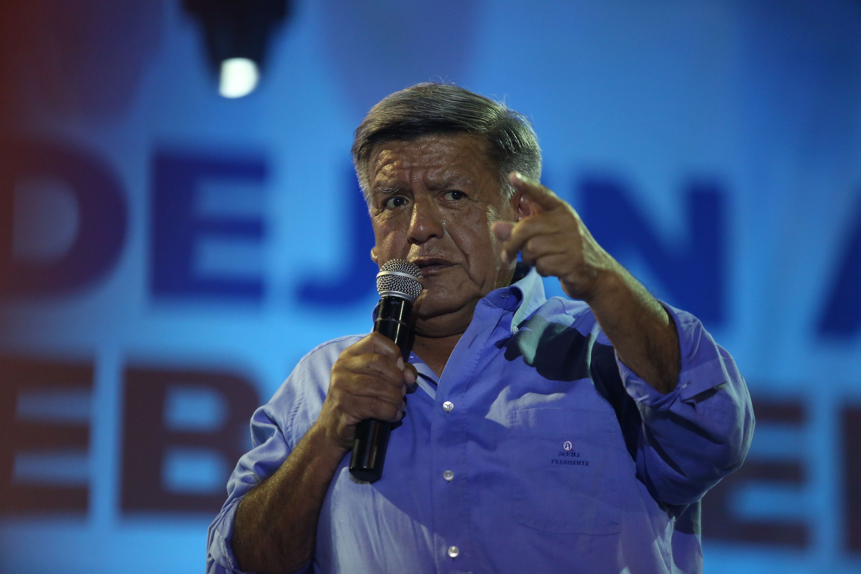 César Acuña busca impedir que juez español acceda a su tesis