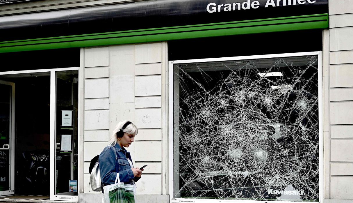 París amaneció sumamente afectado tras los incidentes en varias ciudades. (Foto: AFP)