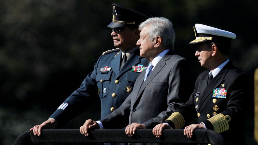 AMLO confirma que el ejército seguirá lucha anticrimen en México