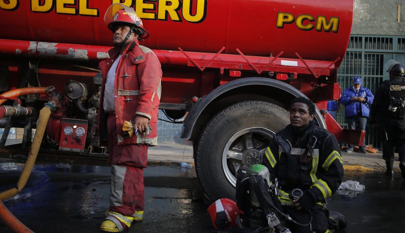 Juan Diego Flórez dedica emotivo mensaje a los bomberos por su heroica labor