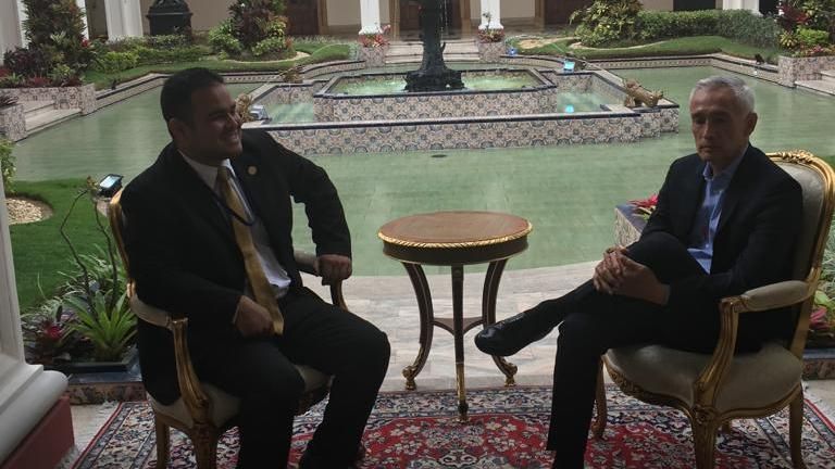 Maduro retuvo al periodista de Univisión Jorge Ramos y confiscó la entrevista
