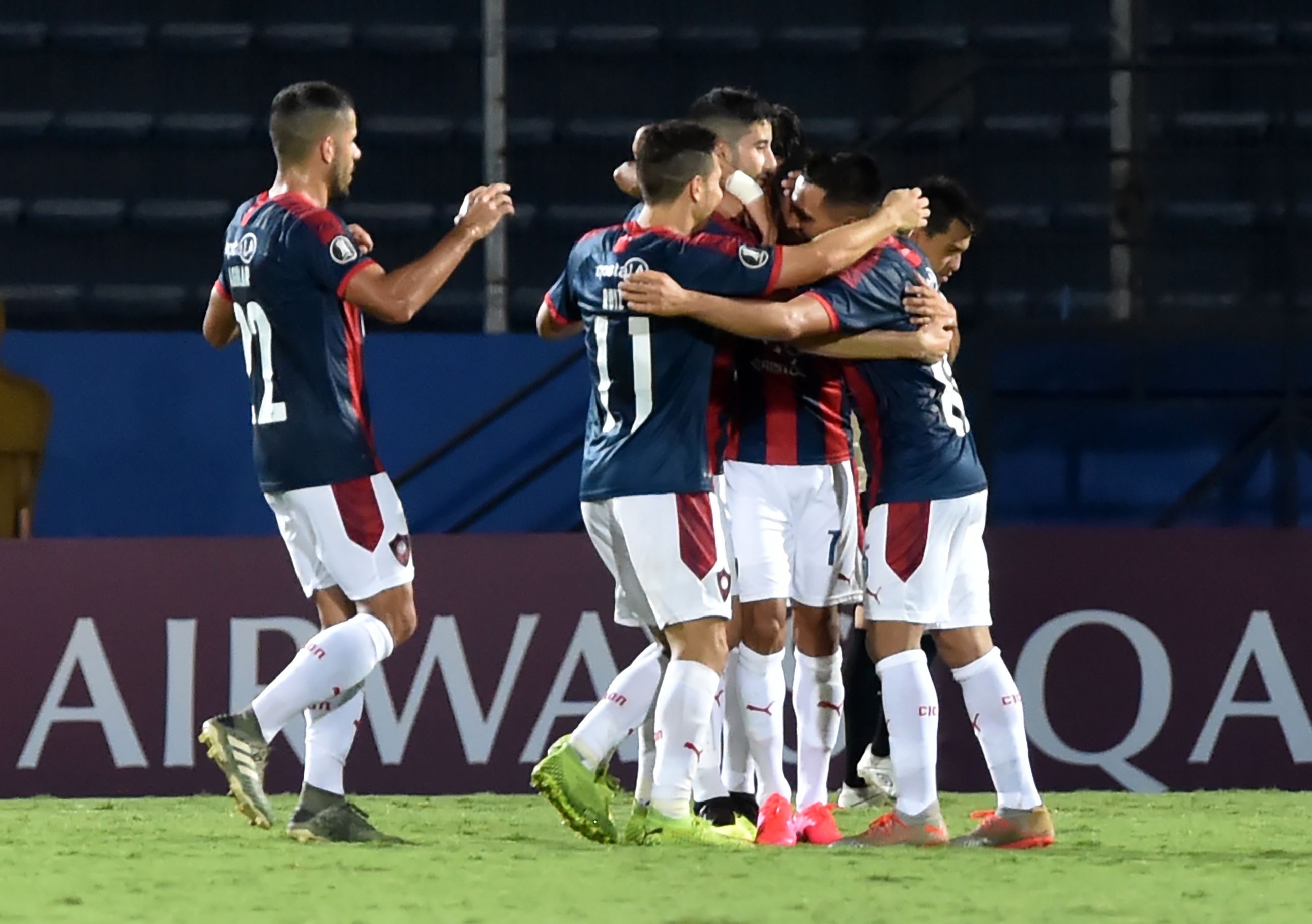 Universitario vs. Cerro Porteño: Así celebró Carrizo tras convertir el 1-0 | Foto: Agencias