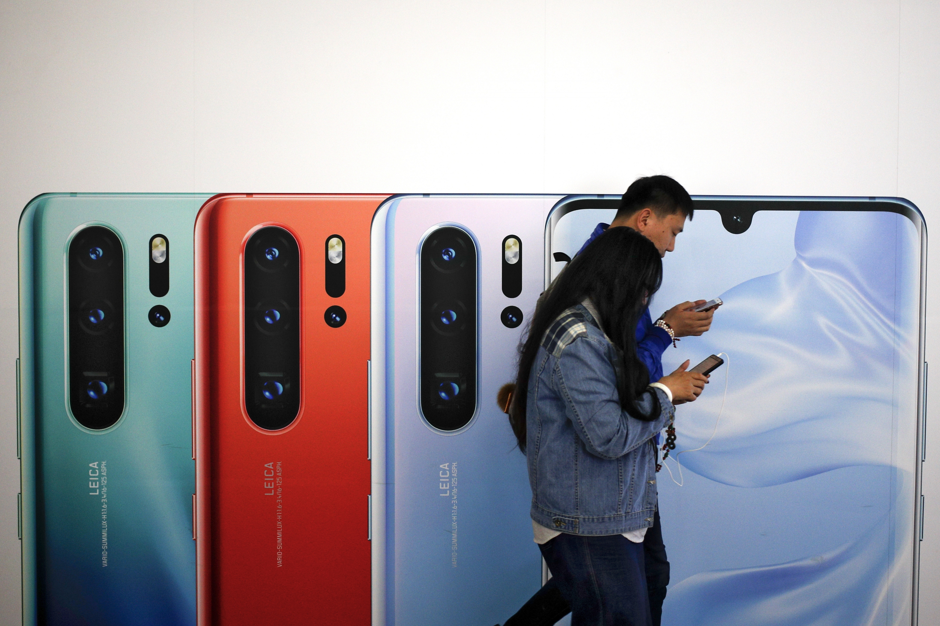 Trump prohíbe uso de equipos de telecomunicación extranjeros vistos como "riesgosos"