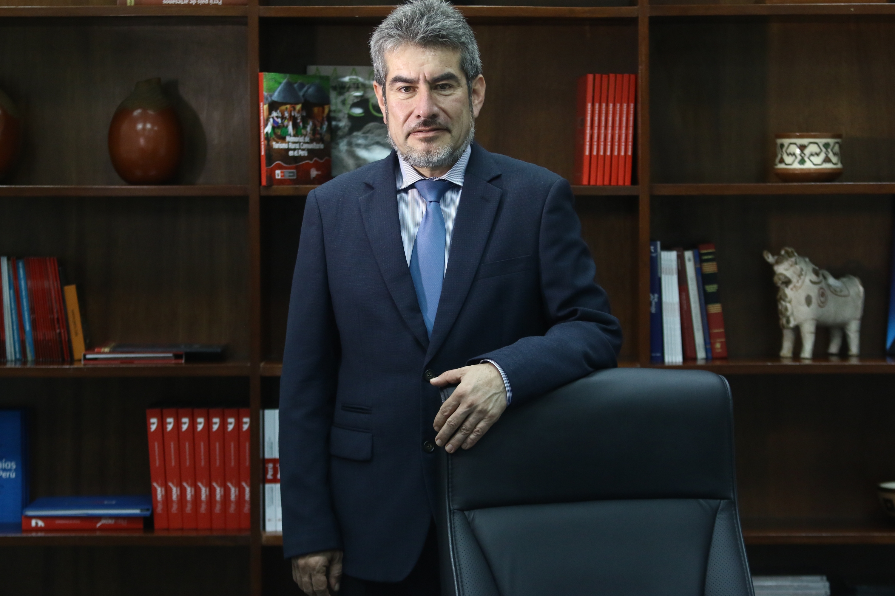 Congreso: plantean interpelar al ministro Rogers Valencia