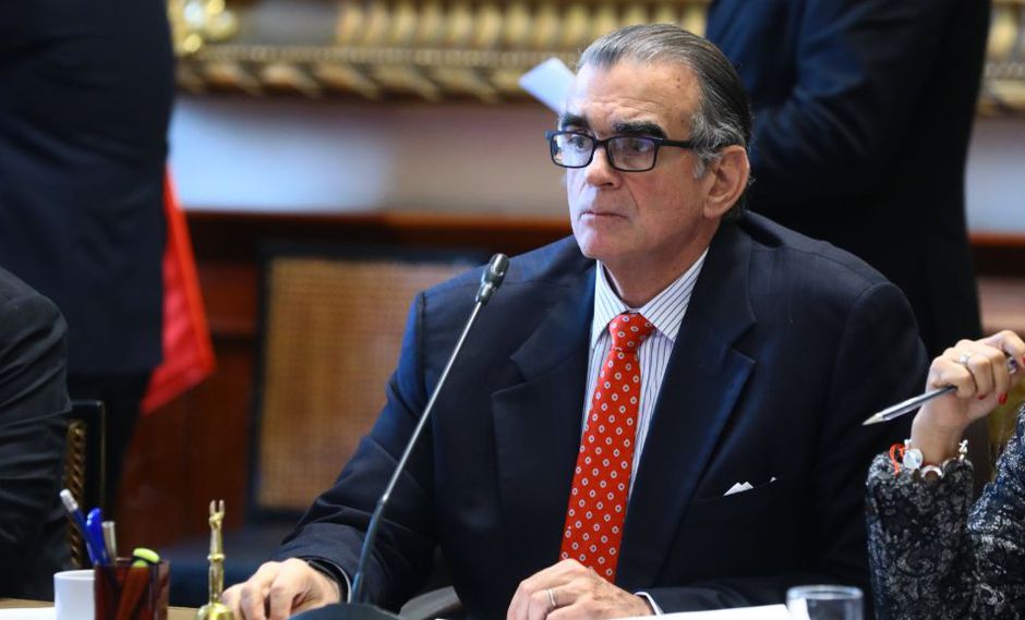 Pedro Olaechea a Vicente Zeballos: ¿Qué hicimos que no corresponda a la Comisión?