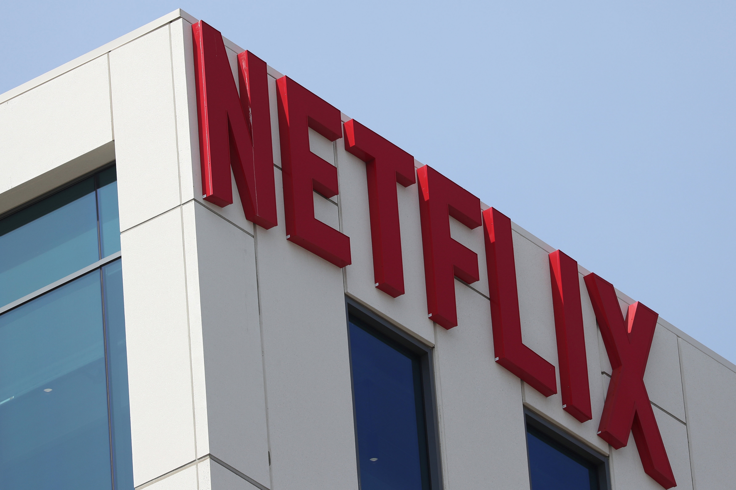 Deserción de televisión por cable alcanzará récord por Netflix