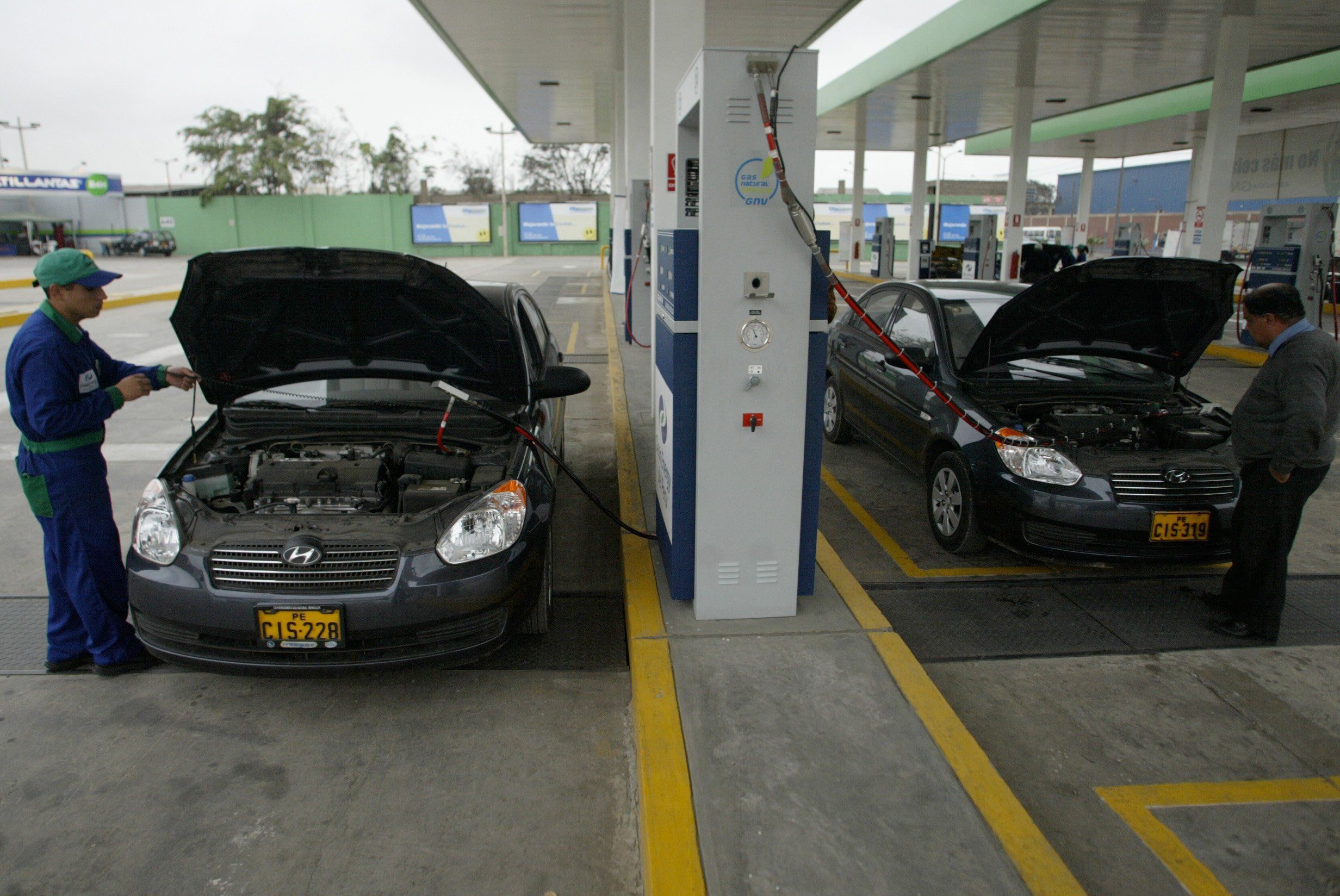 MEM espera convertir más de 15.000 vehículos a gas natural este año con programa BonoGas