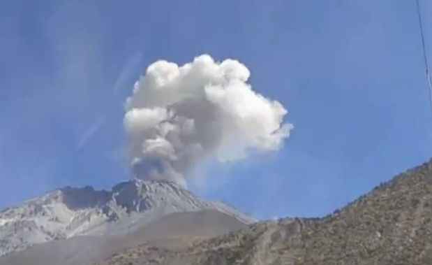Volcán Ubinas registra nueva explosión por segundo día consecutivo