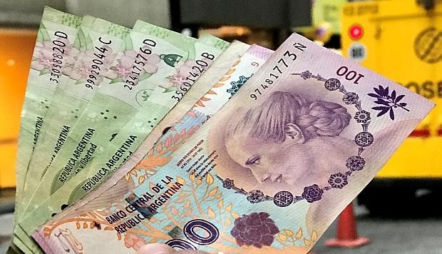 Argentina dejaría que el peso caiga a 100 unidades por dólar el 2020