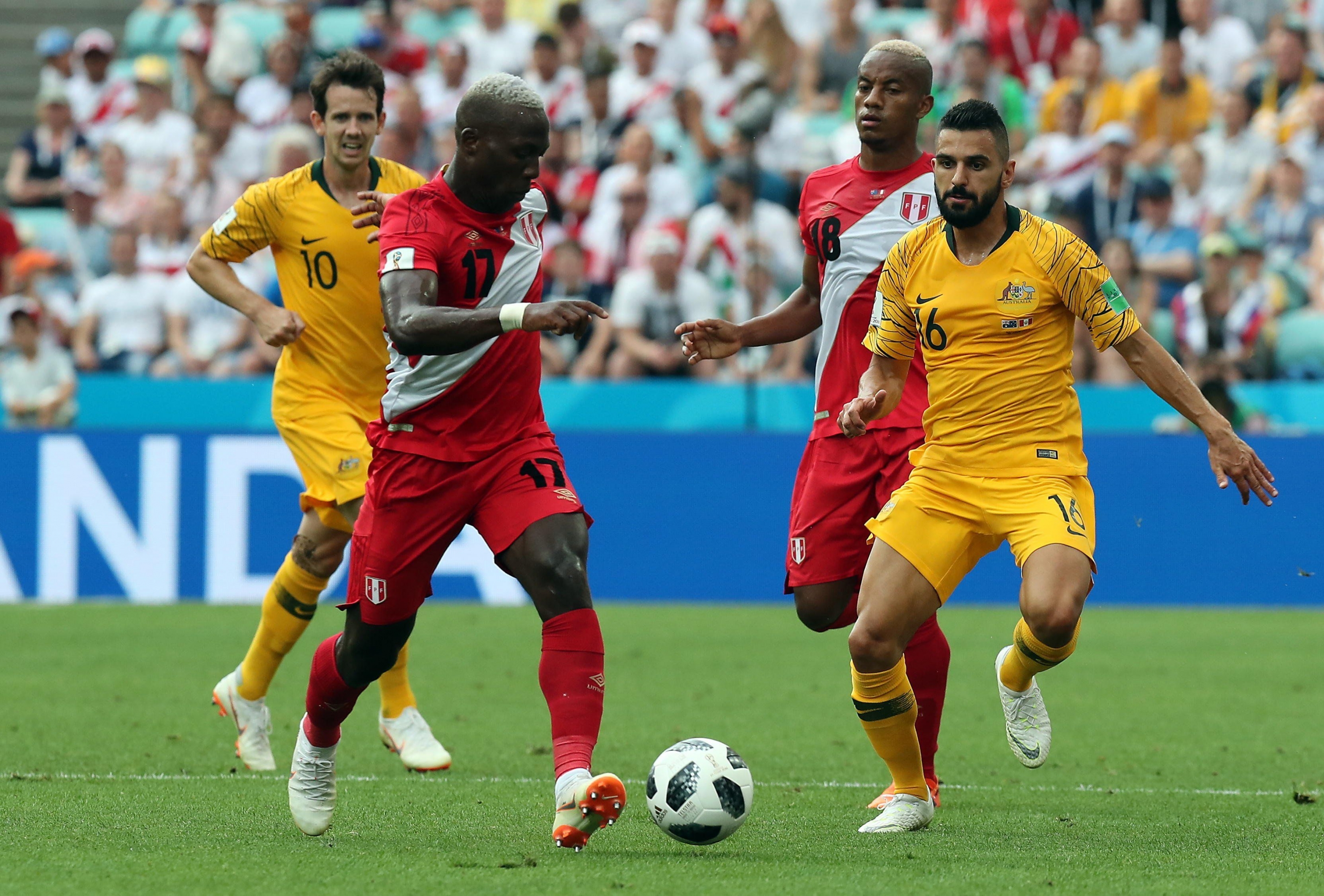 Perú vs. Australia: Luis Advíncula fue víctima de cantos racistas en Mundial 2018