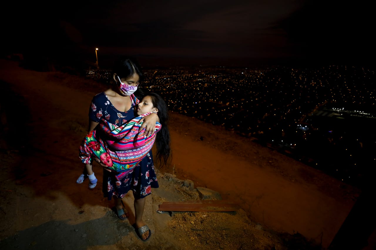 Este es el testimonio de Jefte Dalila Quispe, una madre que trata de sacar adelante a su hija con parálisis cerebral en medio de las carencias que provoca la cuarentena por el coronavirus. (Foto: César Bueno)