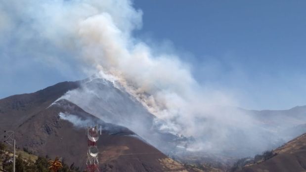 Áncash: registran incendio forestal de gran magnitud en Aija