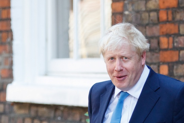 El nuevo líder del Partido Conservador y primer ministro entrante Boris Johnson deja su oficina de campaña en el centro de Londres el 23 de julio de 2019. (Foto: AFP)