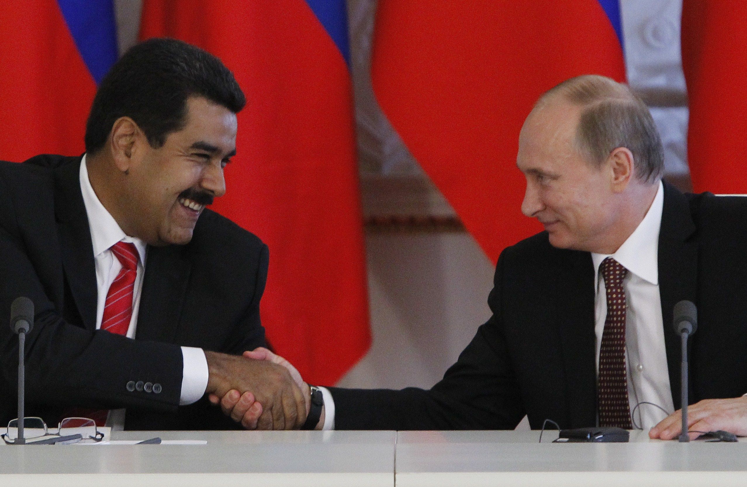 Rusia respalda a Nicolás Maduro en el poder de Venezuela. (Foto: AFP)