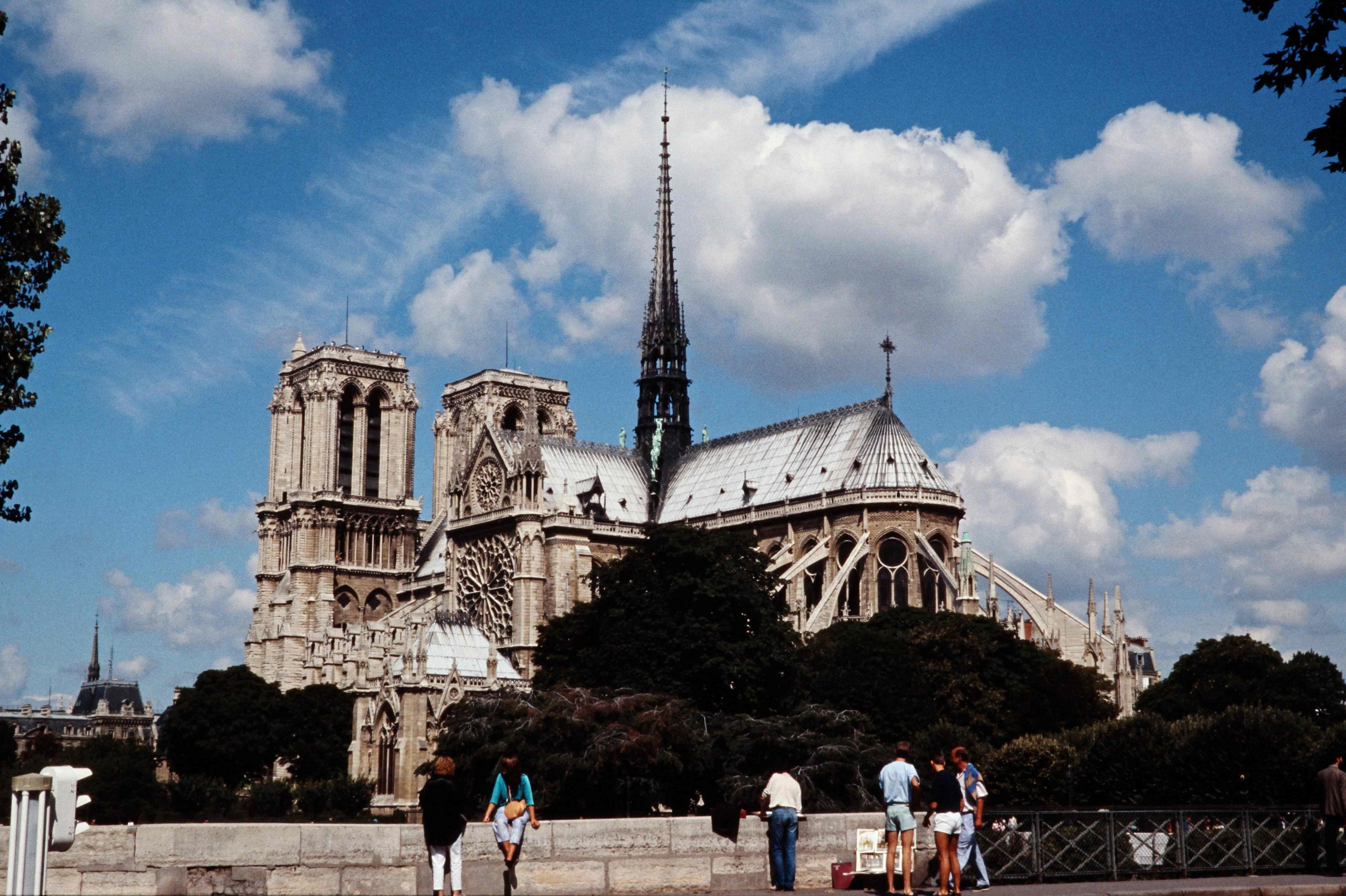 Incendio de Notre Dame fue probablemente accidental, aseguran fiscales franceses