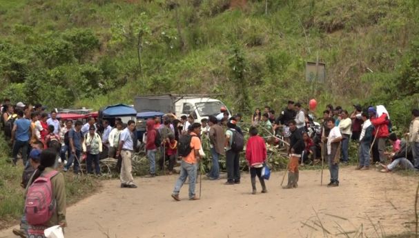 San Martín:padres de familia bloquean carreterapor falta de docentes
