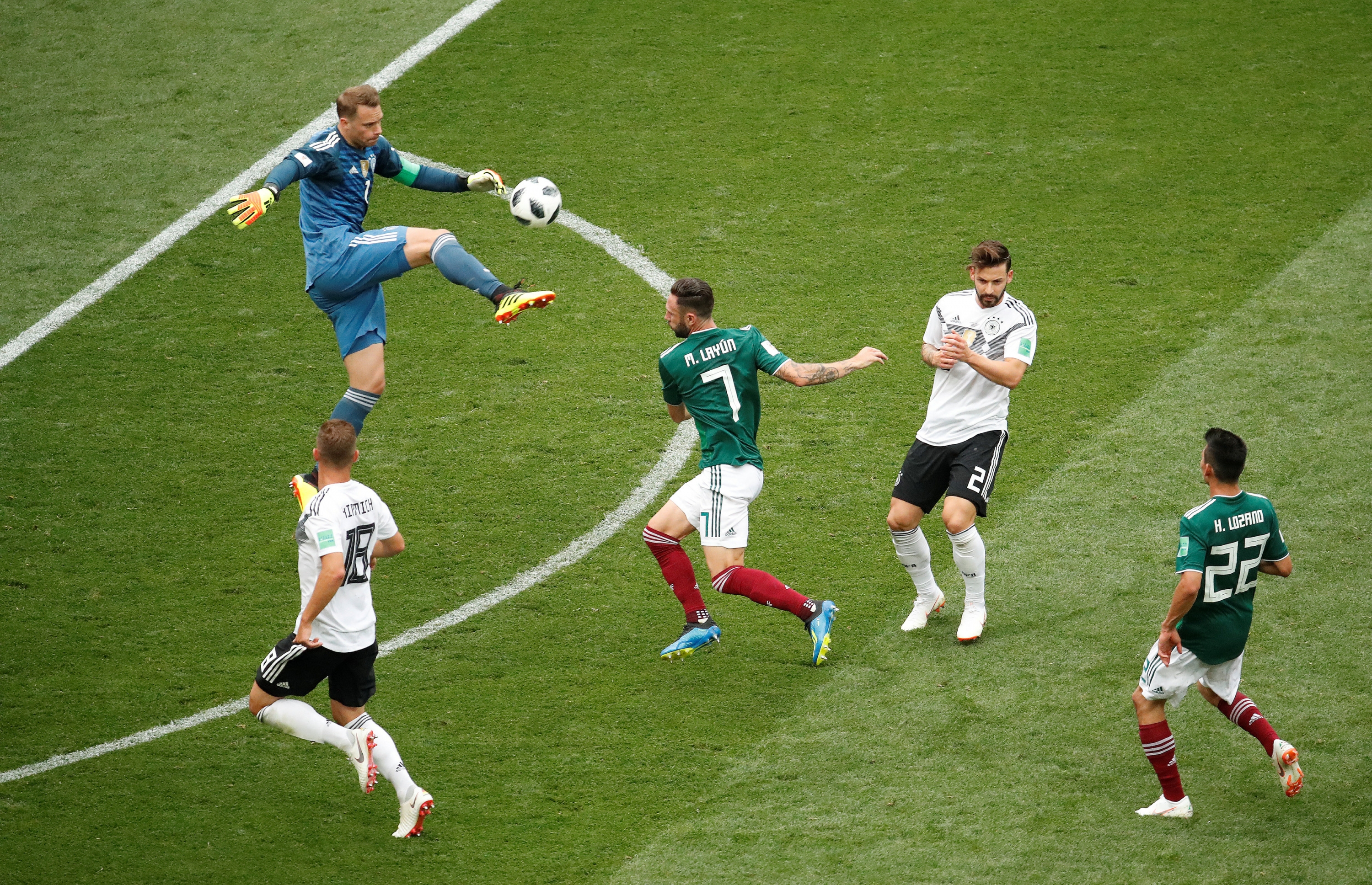 México vs. Alemania: la arriesgada salida de Neuer en ataque azteca en Rusia 2018