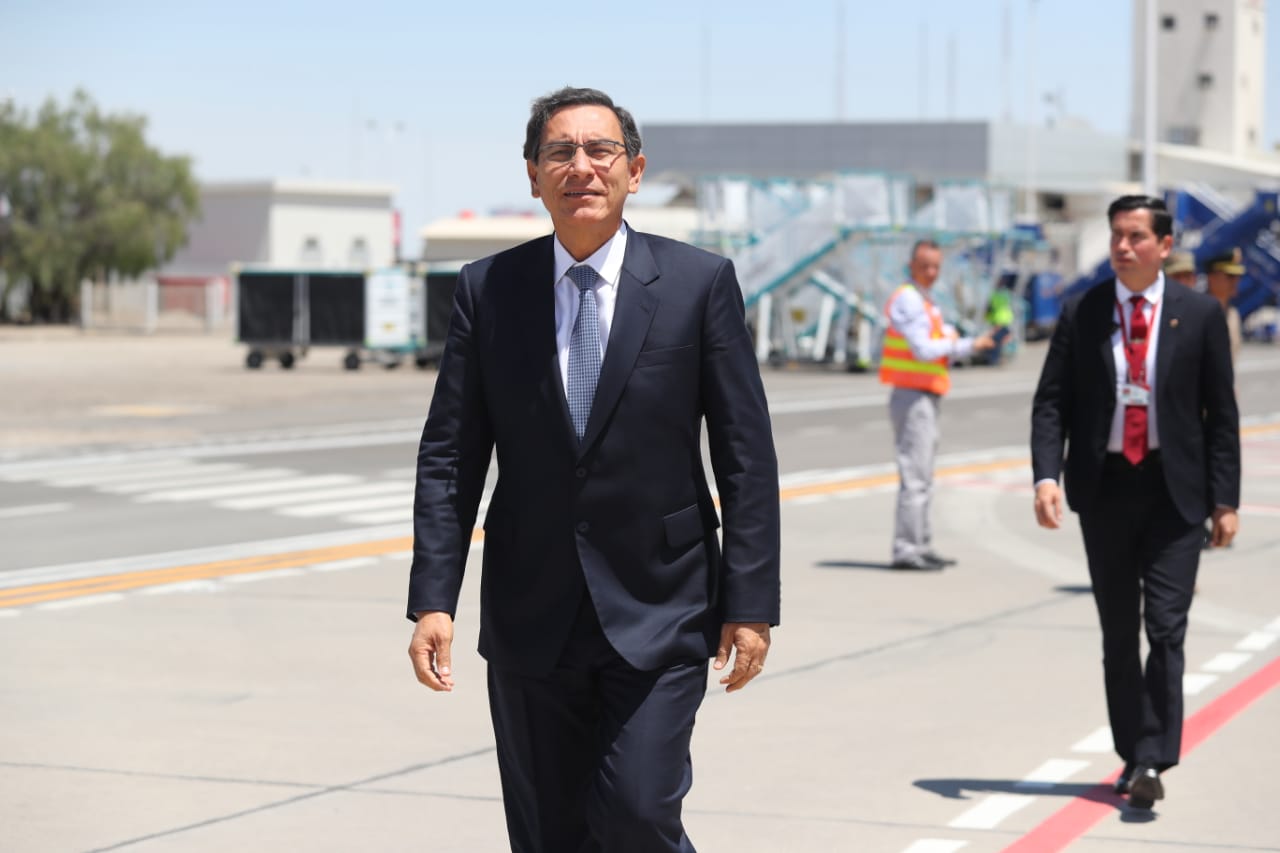 Martín Vizcarra: Desconfianza ciudadana en los partidos erosiona la democracia