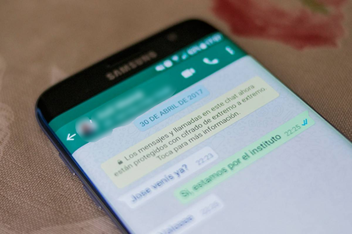 ¿Quieres que nadie te vea que estás "en linea" en WhatsApp? Sigue estos pasos