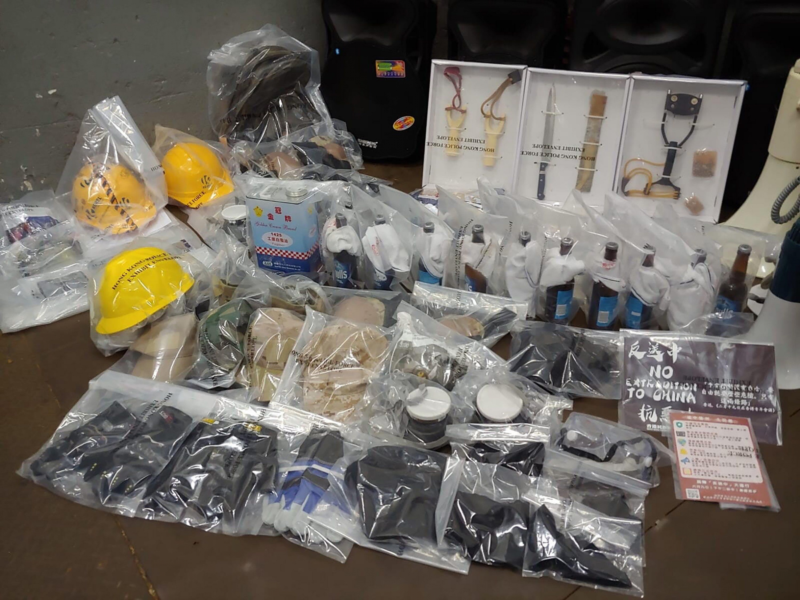 La policía de Hong Kong ha allanado un laboratorio de fabricación de explosivos caseros. (Foto: AP)