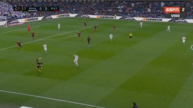Real Madrid vs. Rayo Vallecano: Advíncula salió de la presión de Kroos y Asensio con esta jugada | VIDEO
