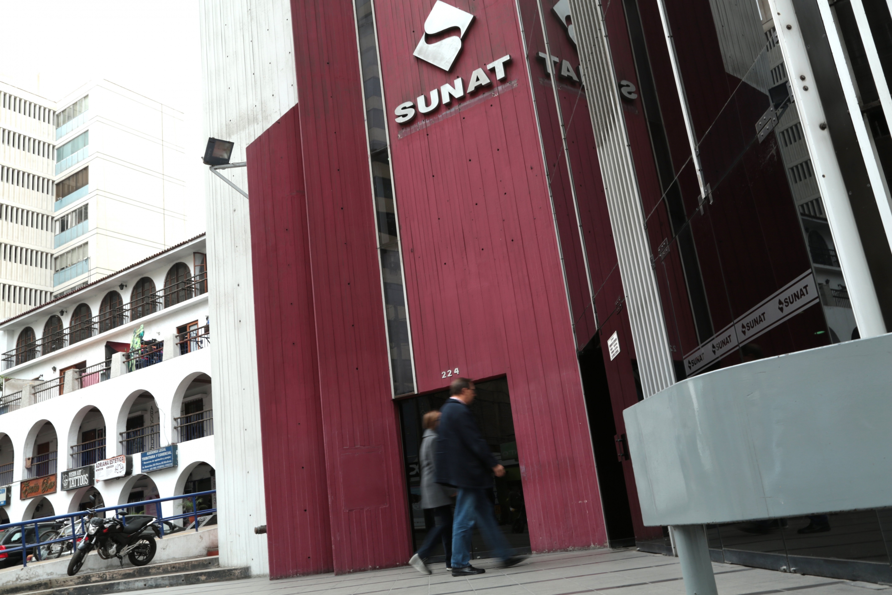 Sunat: Más de 182.000 trabajadores aún tienen por cobrar devolución de impuestos