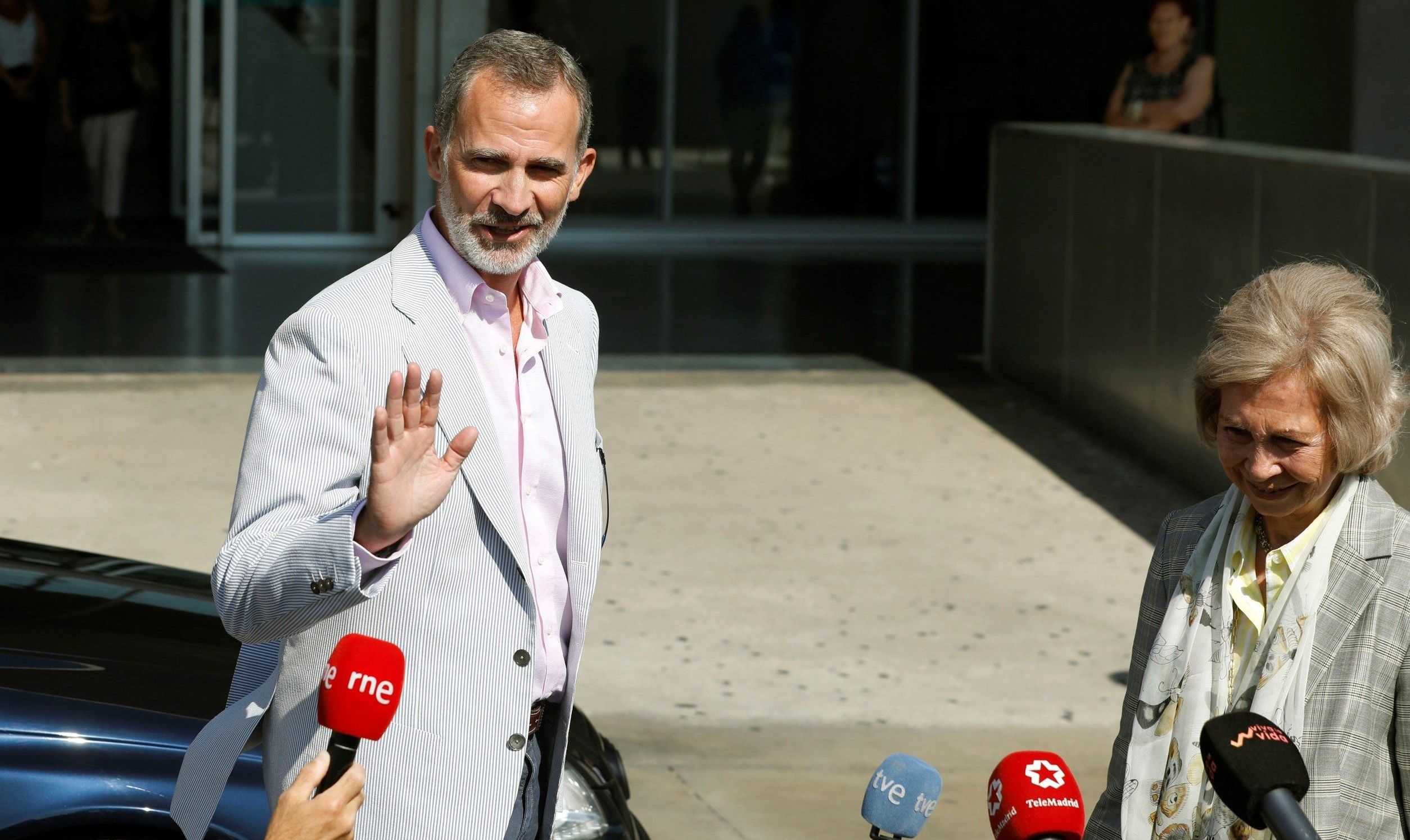 Los médicos implantan "con éxito" tres 'bypass' al rey Juan Carlos de España
